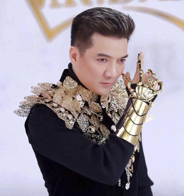 Đàm Vĩnh Hưng đá xéo Tùng Dương hát Bolero: Tôi chỉ biết cười thôi